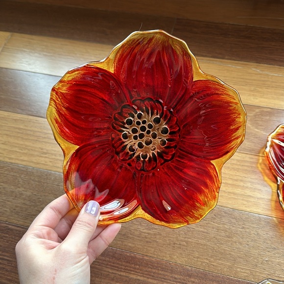 Pier 1 Imports Set of Floral Glass Plates - Picture 3 of 13